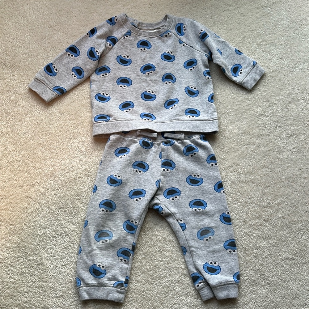 H&M 2T Sesame Street Cookie Monster sweatshirt and sweatpant set